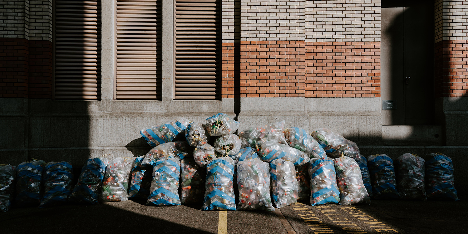 Müllsäcke voller Plastikmüll
